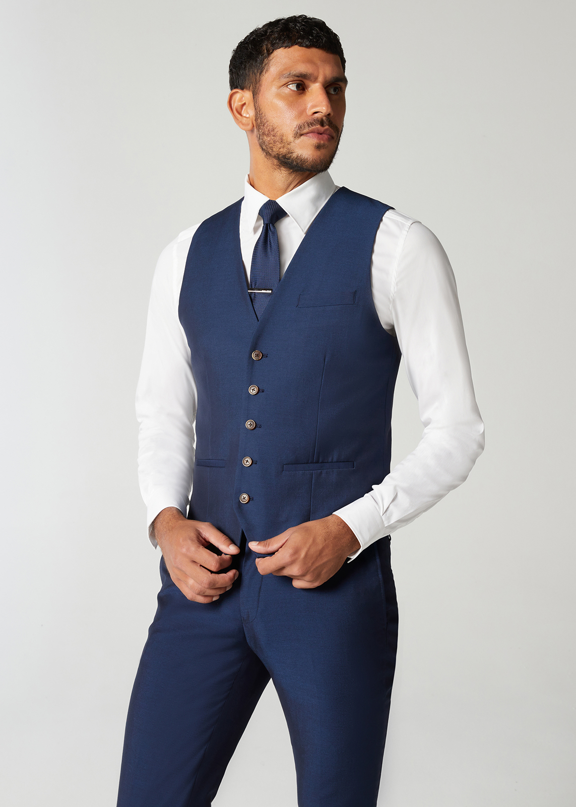 5 Buttoned Tailored Vest