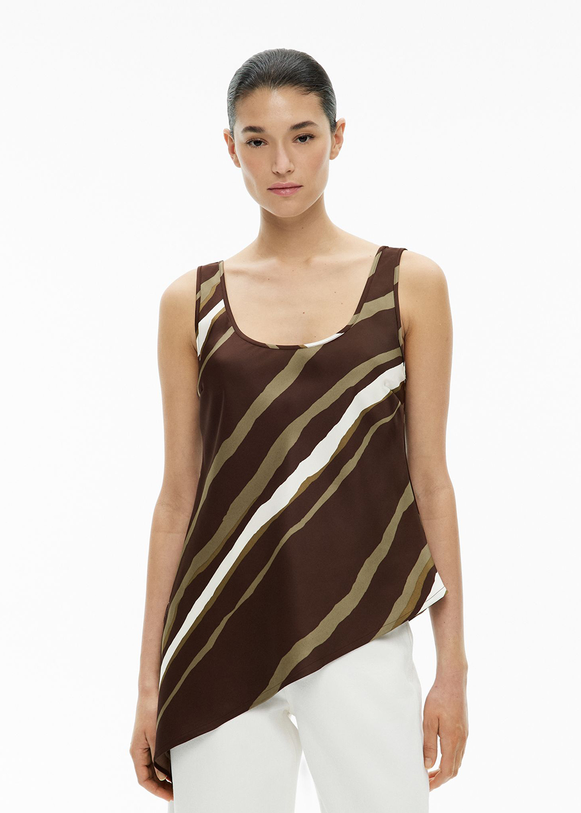 Asymmetric Scoop Tank