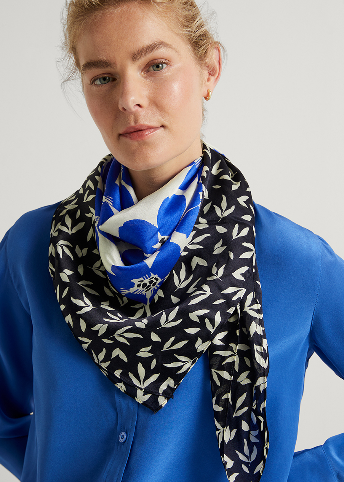 Clipped Hibiscus Scarf | Woolworths.co.za