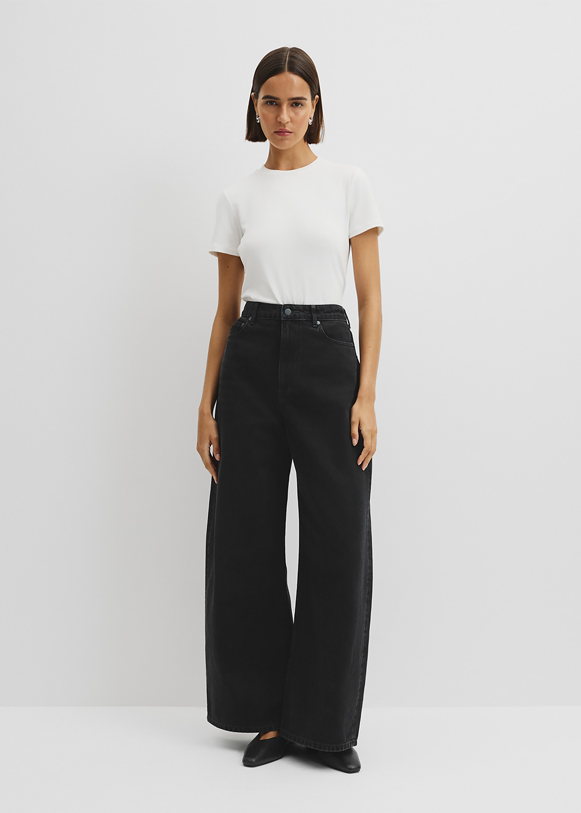 Curved Wide Leg Jean