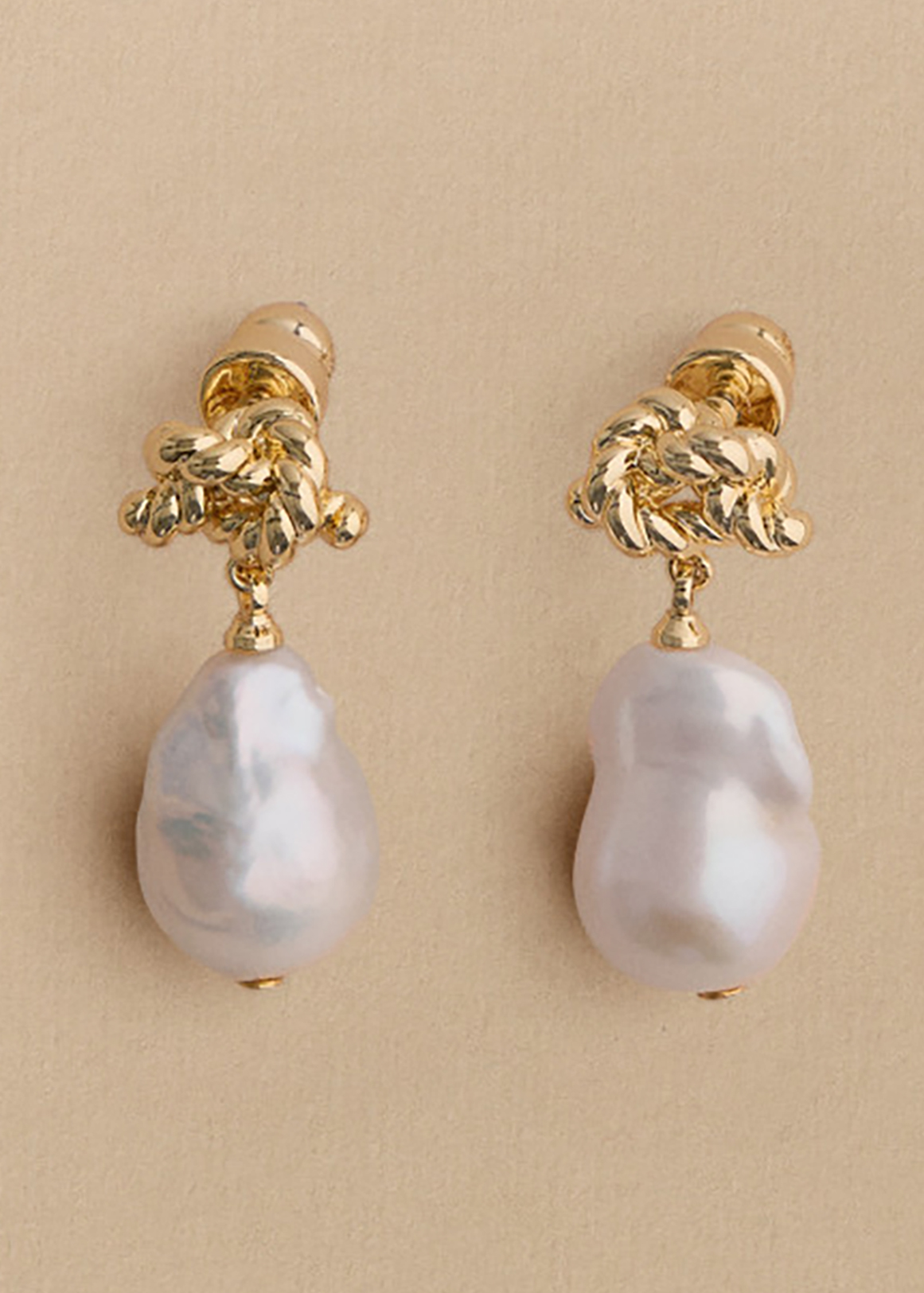 Dolina Pearl Stud Earrings