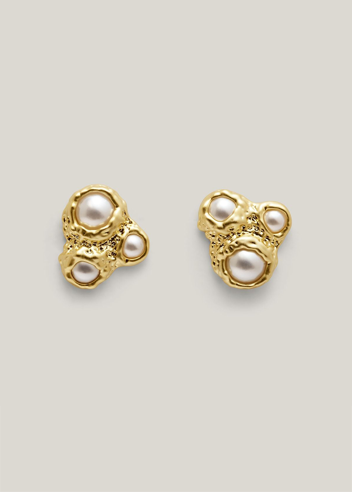 Faye Pearl Stud Earrings