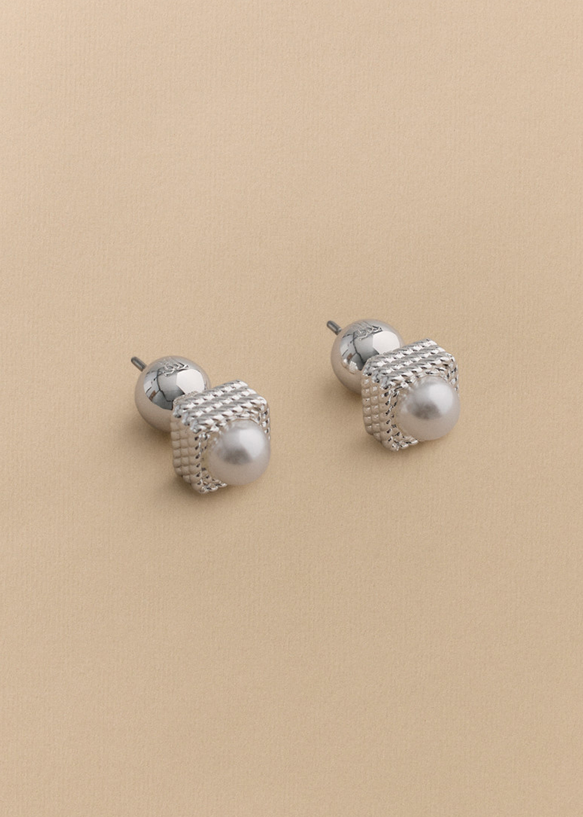 Kembla Pearl Stud Earrings