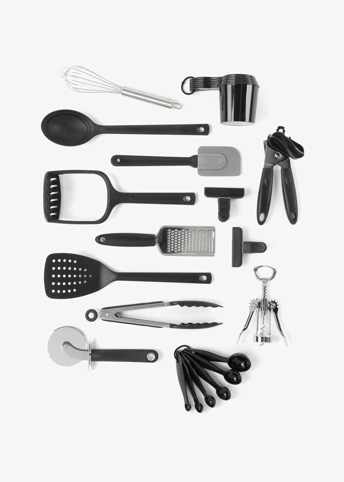 https://assets.woolworthsstatic.co.za/Nylon-Utensil-And-Gadget-Starter-Set-25-Piece-BLACK-506018160.jpg?V=UXTl&o=eyJidWNrZXQiOiJ3dy1vbmxpbmUtaW1hZ2UtcmVzaXplIiwia2V5IjoiaW1hZ2VzL2VsYXN0aWNlcmEvcHJvZHVjdHMvaGVyby8yMDIyLTA4LTMxLzUwNjAxODE2MF9CTEFDS19oZXJvLmpwZyJ9&q=75