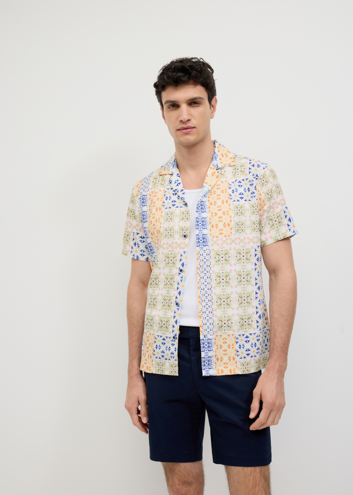 Tapestry Print Short Sleeve Shirt