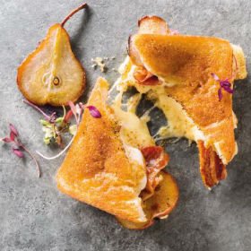 Pear and bacon toasted cheese 